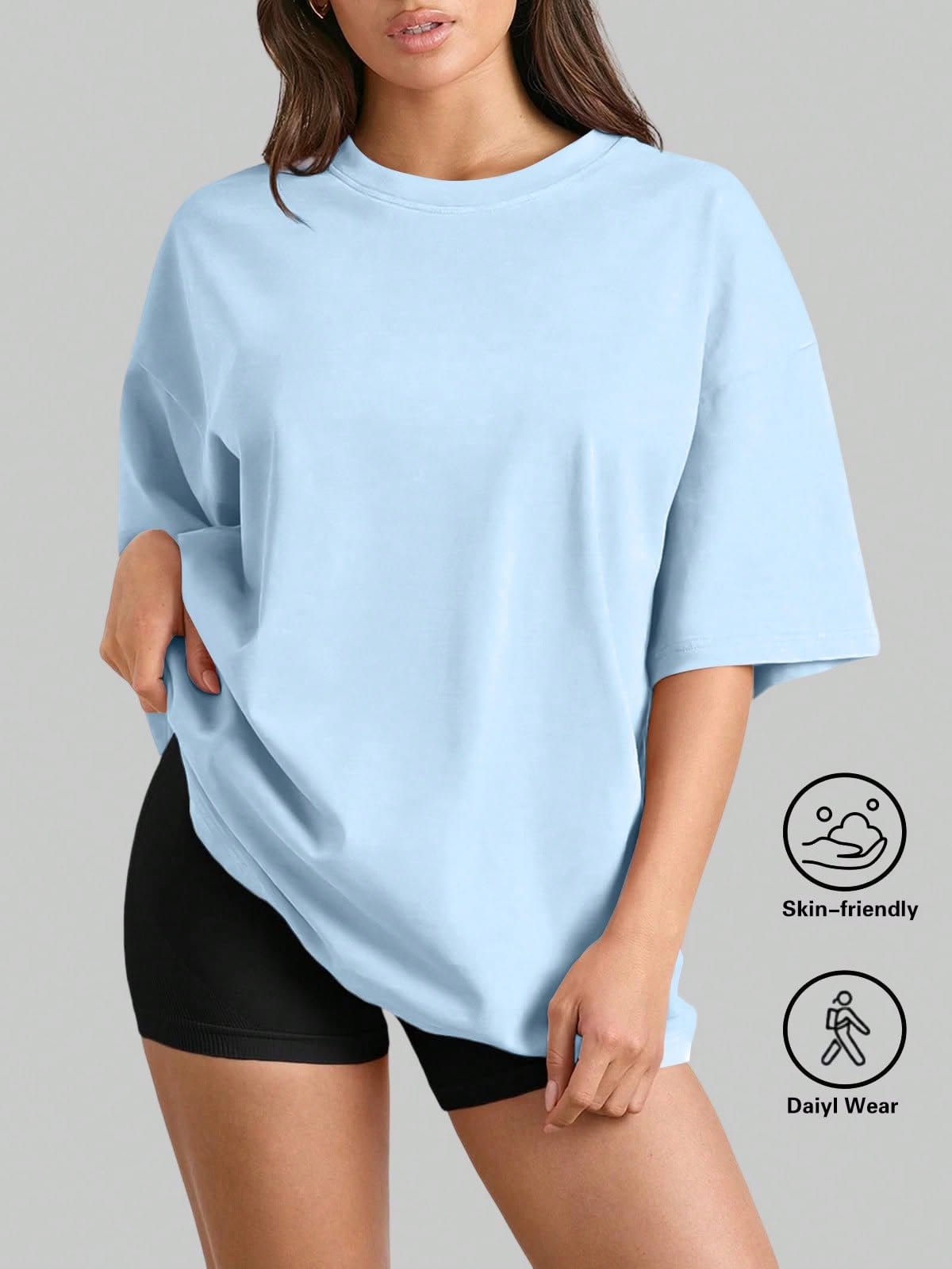 LIGHT BLUE, RELAXED-FIT OVERSIZED SHORT-SLEEVE T-SHIRT WITH A CLASSIC CREW NECKLINE.
